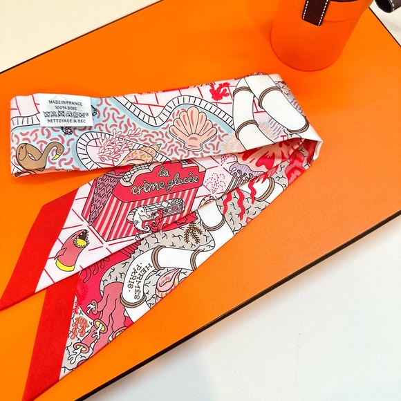 Hermes Twilly 2024 - Picture 2 of 3